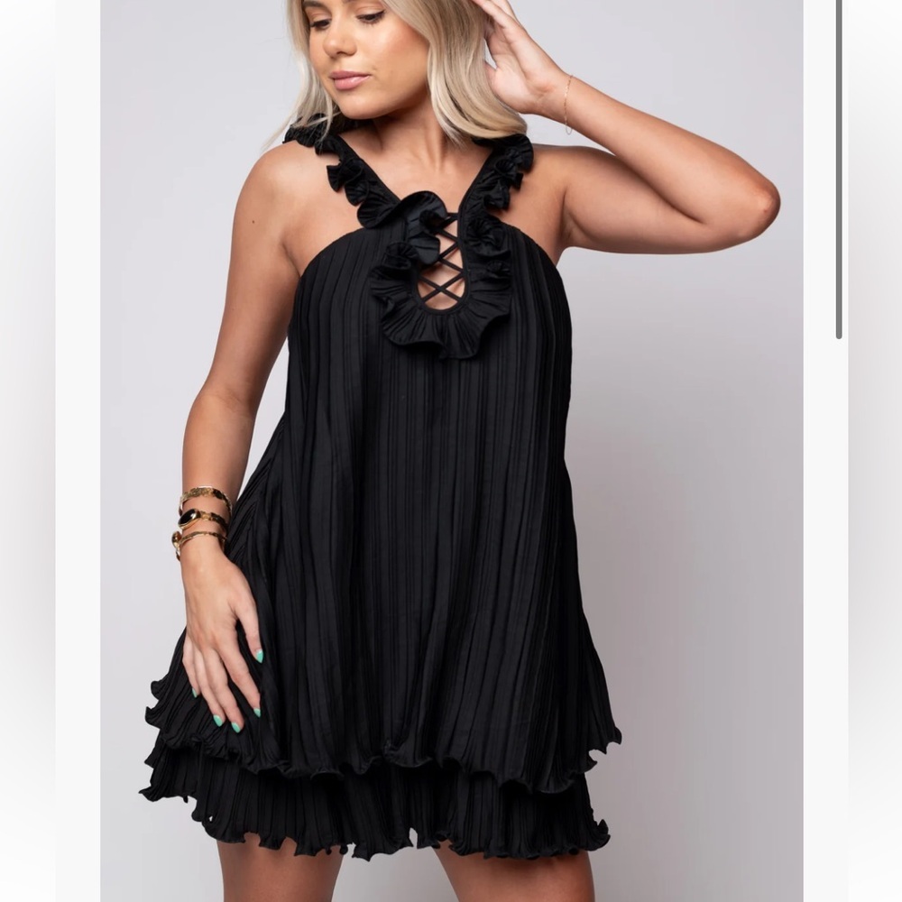 Elliatt Drama Dress Size XS - Picture 3 of 11